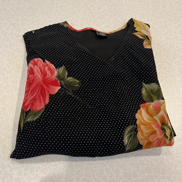 American Angel Black & Floral Print. V Neck short sleeve woman dress ; size :S - Picture 4 of 9